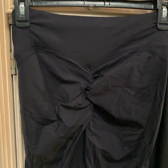 3 pairs of work out pants. Smoke & pet free home. - Picture 3 of 7